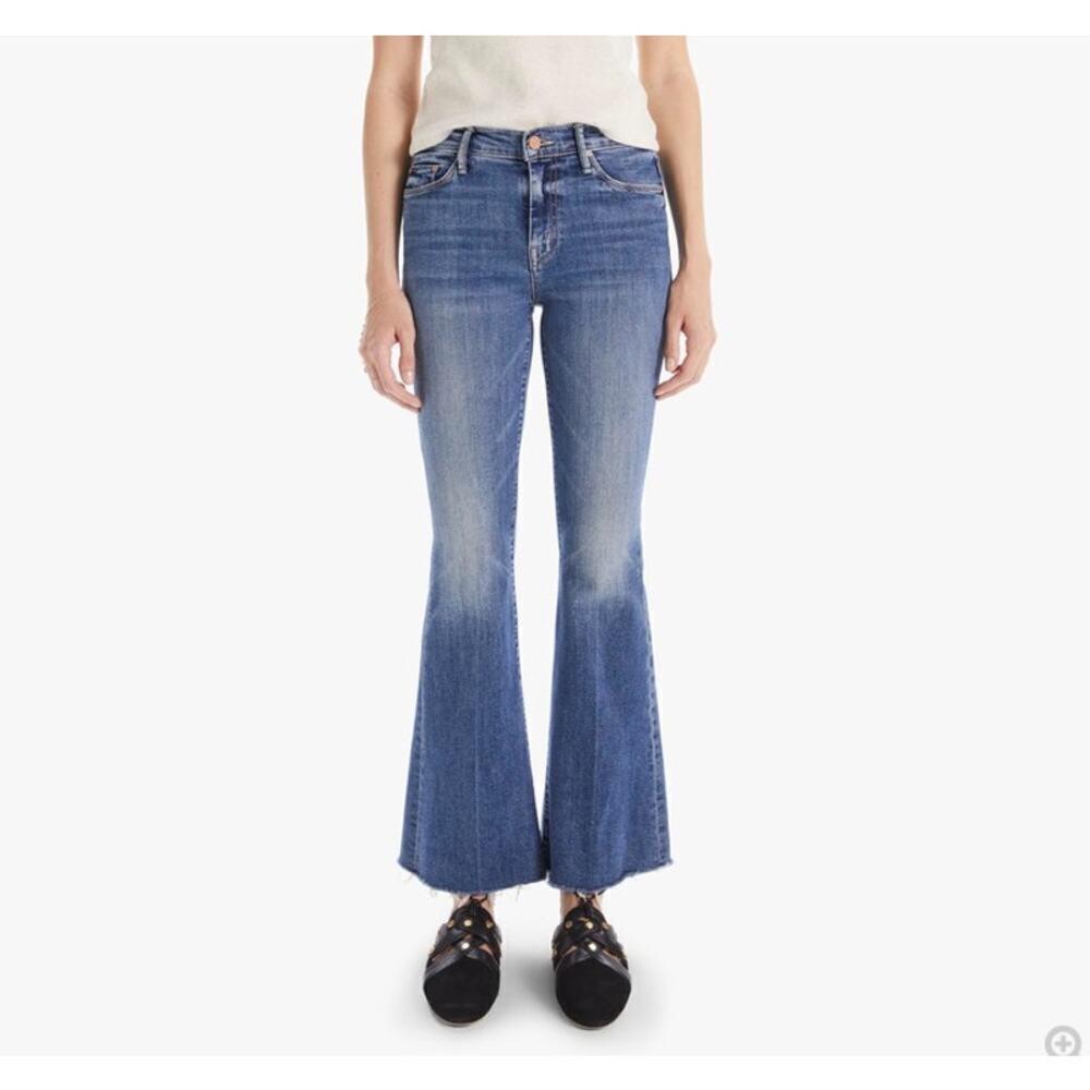 MOTHER The Weekender Fray Walking on Coals Medium Wash Flare Denim Jeans 25